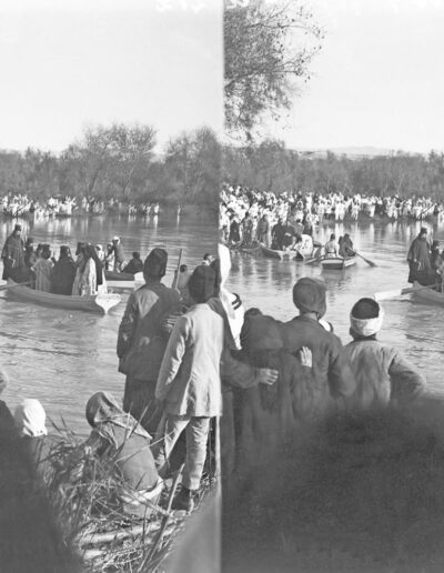 Russische Pilger am Jordan. Die Zahl der christlichen Pilger aus Europa nahm nach der Entwicklung der Dampfschifffahrt stetig zu. [1876-1918, 67]